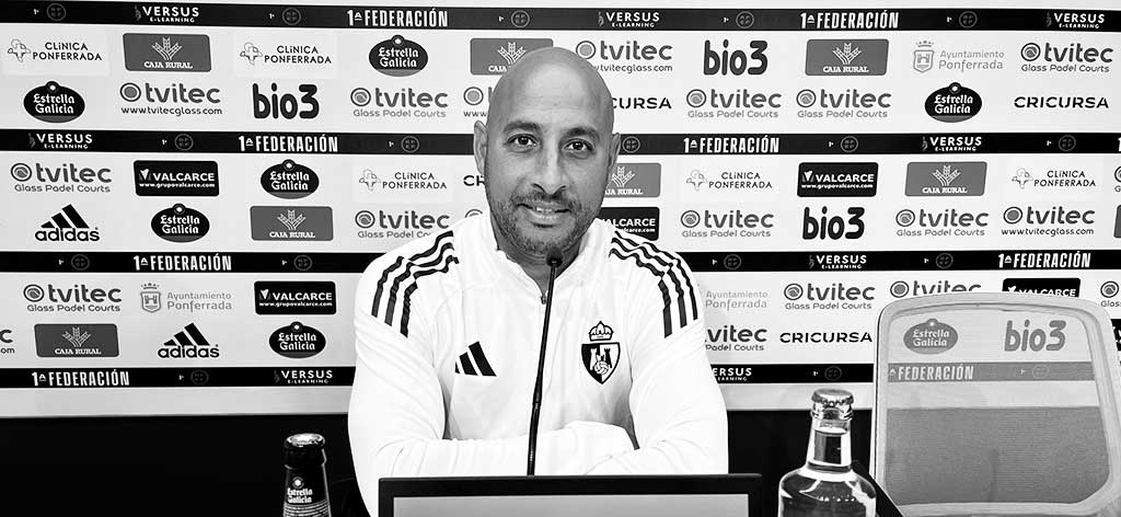 Mehdi Nafti durante una rueda de prensa en Ponferrada.