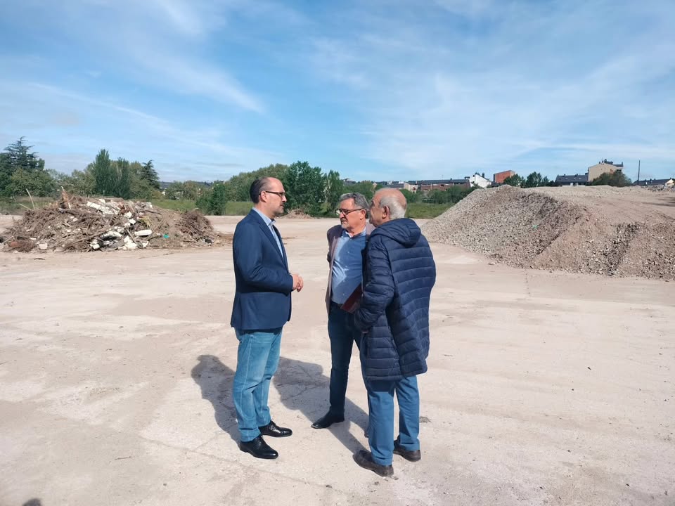 Reunión sobre mejoras en el barrio de Flores del Sil en Ponferrada