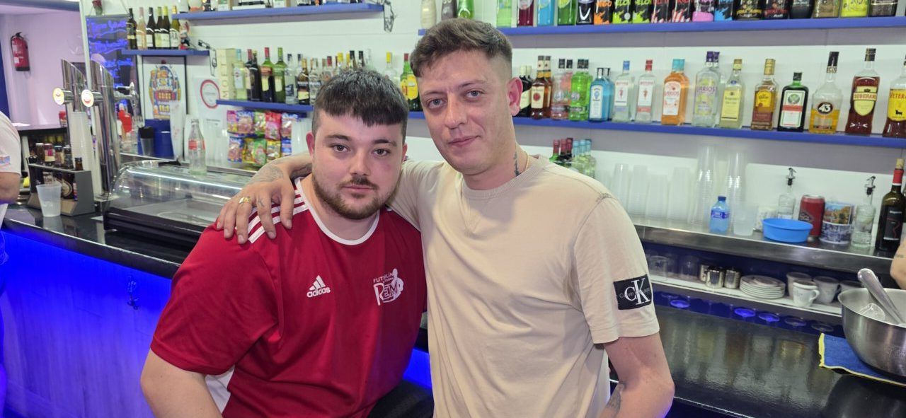 Víctor y Javi, campeones del Open Ciudad de Ponferrada en el Bar Sueños.