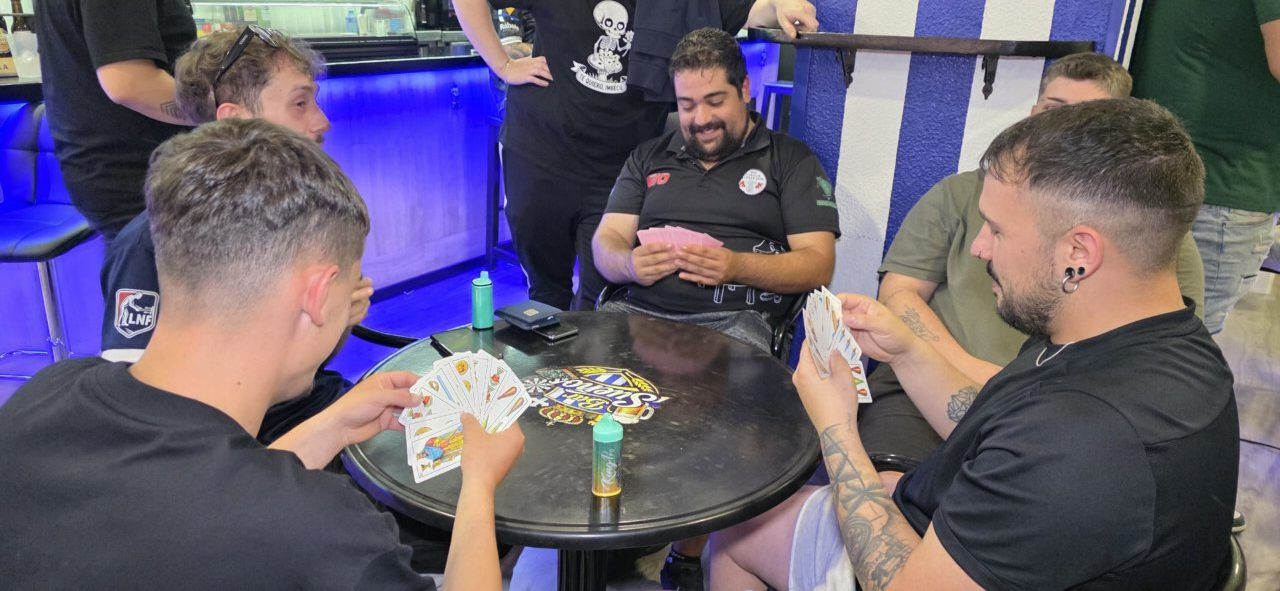 Jugadores en el Bar Sueños durante el Open Ciudad de Ponferrada