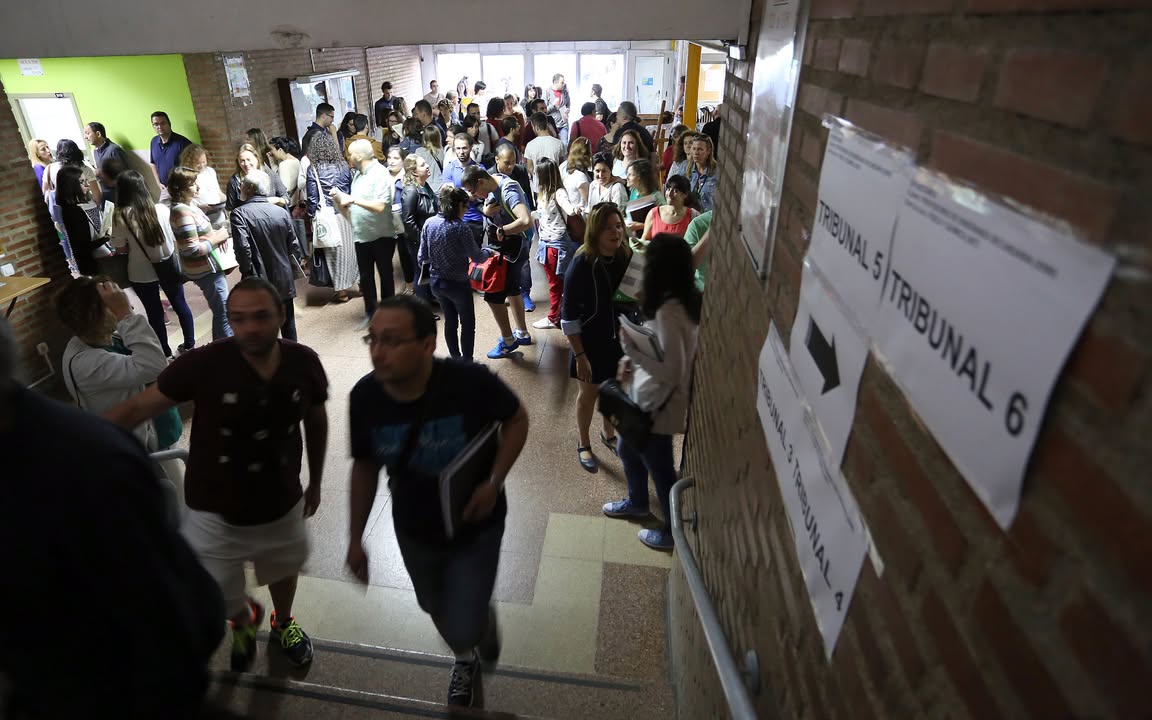 Candidatos en un evento de oposiciones educativas en Castilla y León