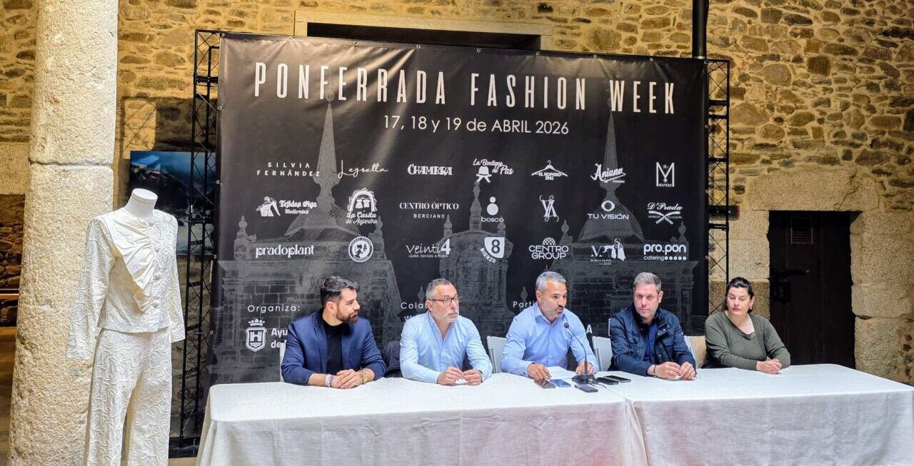Presentación de la Semana de la Moda en Ponferrada con diseñadores y autoridades.