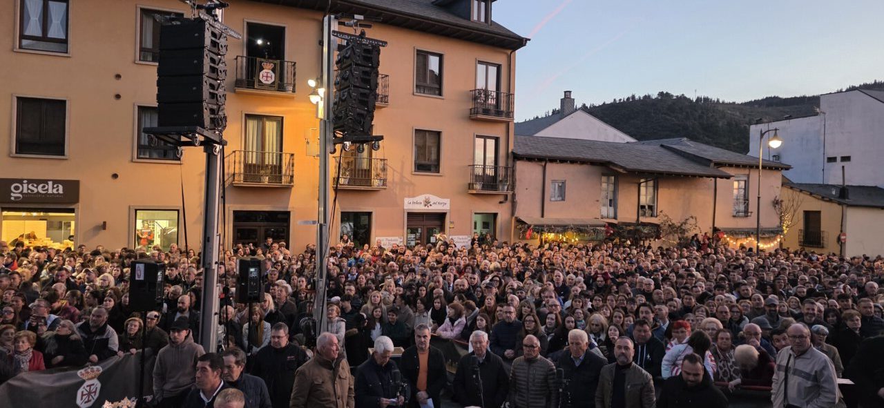 Multitud de personas en la Semana Santa de Ponferrada
