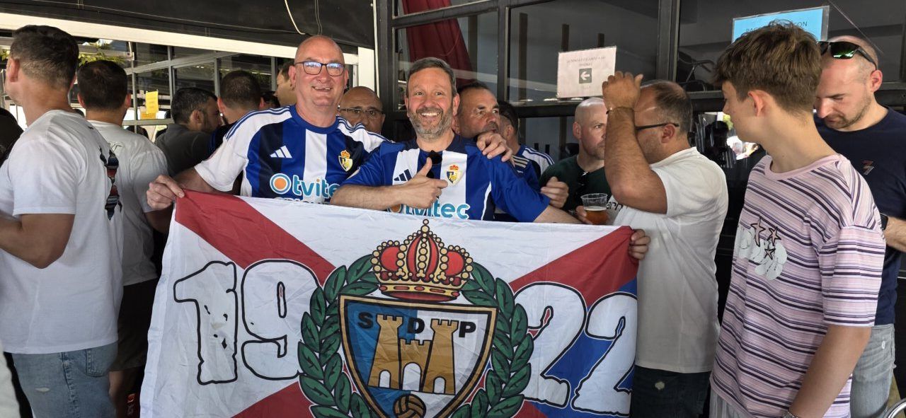 Aficionados de Ponferradina y Barakaldo en el Bar El Toralín