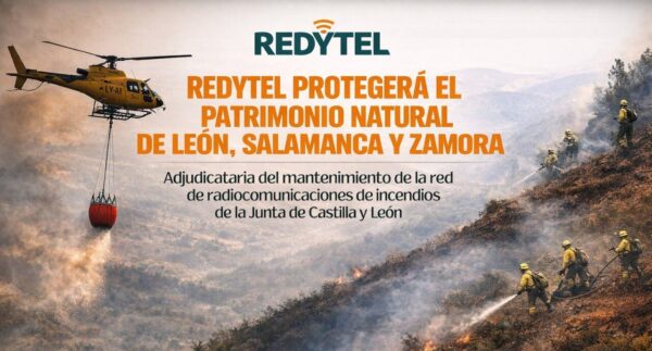Helicóptero y bomberos trabajando en la extinción de incendios en Castilla y León