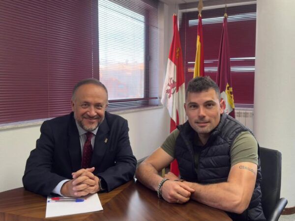 Reunión entre el presidente de la Diputación de León y el alcalde de Trabadelo