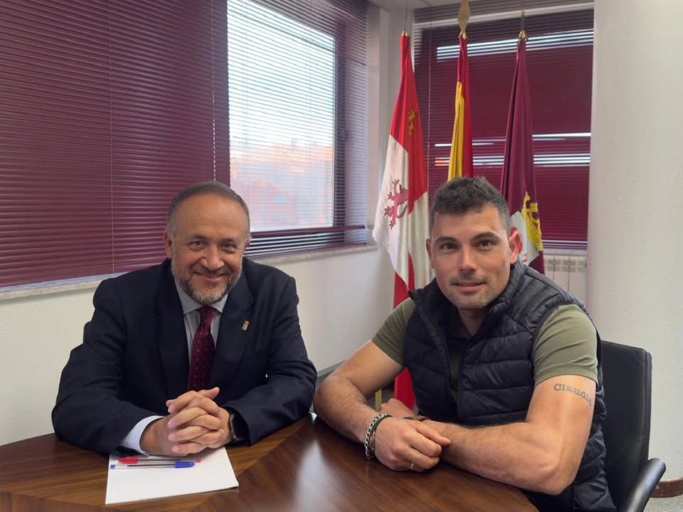 Reunión entre el presidente de la Diputación de León y el alcalde de Trabadelo