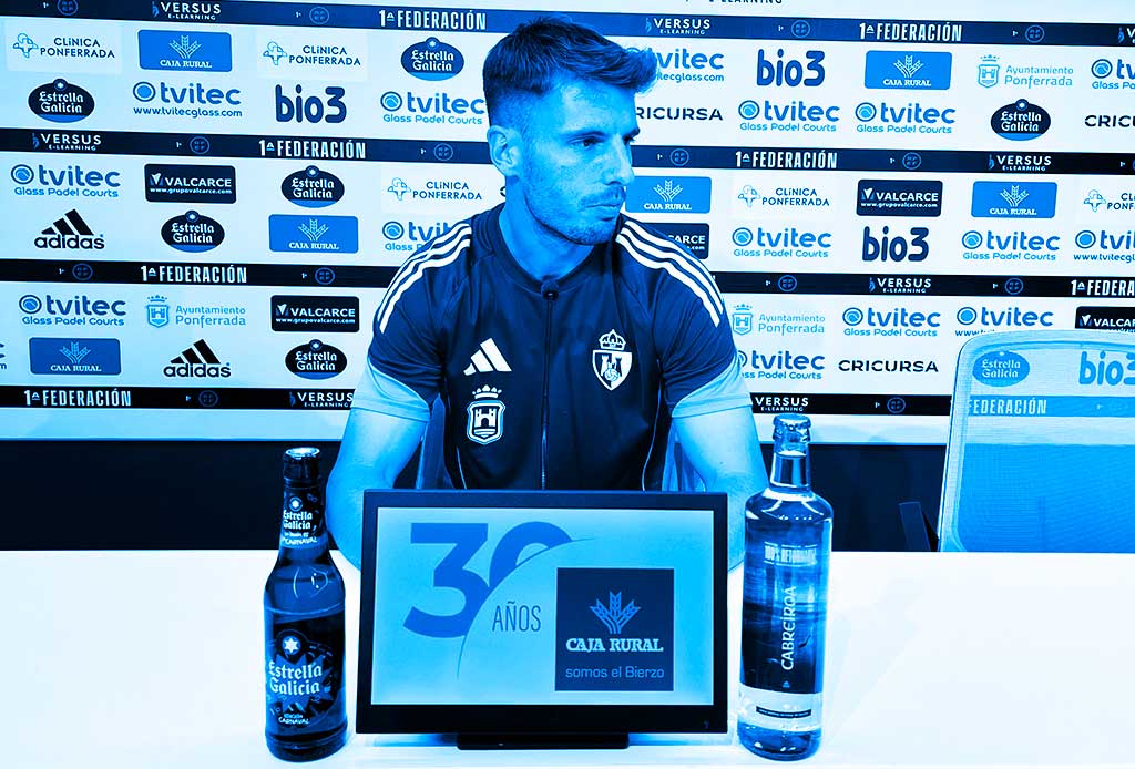 Carlos Calderón en rueda de prensa antes del partido contra el Barkaldo CF