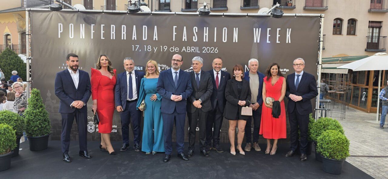 Grupo de personas en la Semana de la Moda de Ponferrada 2026