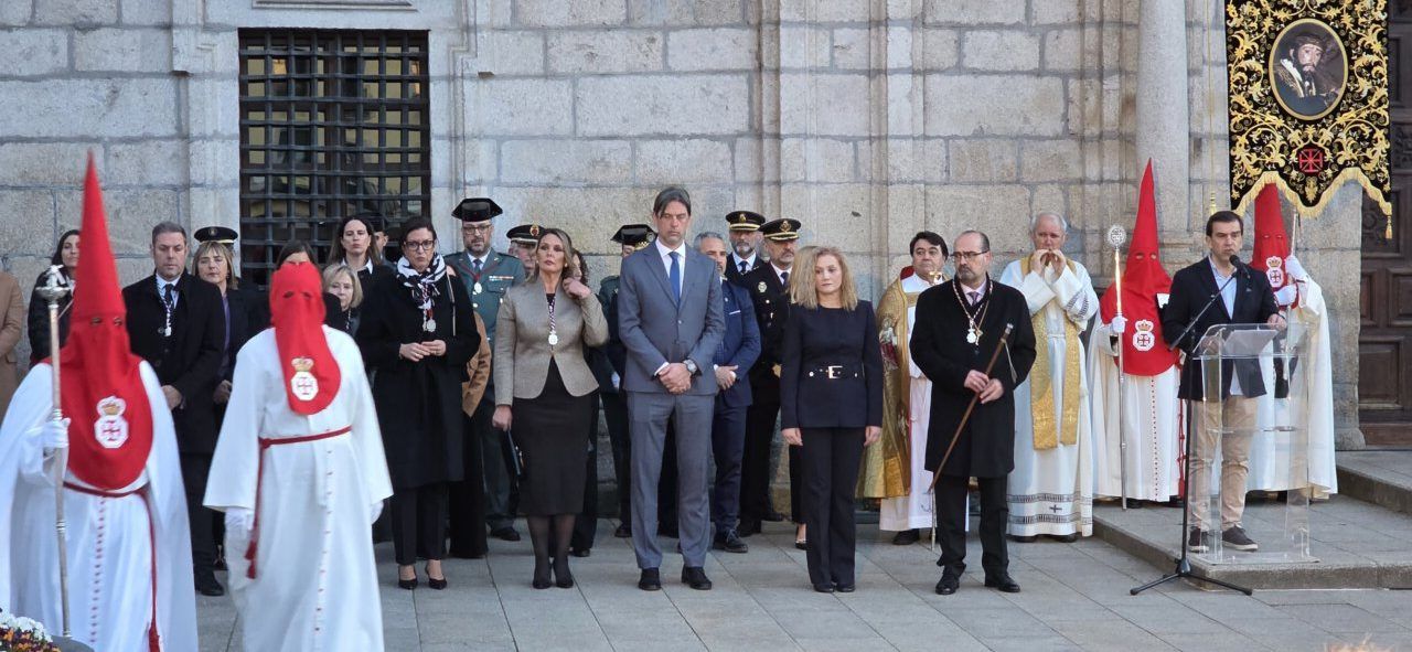 Acto del Perdón Fraterno ante el Ayuntamiento durante la Semana Santa