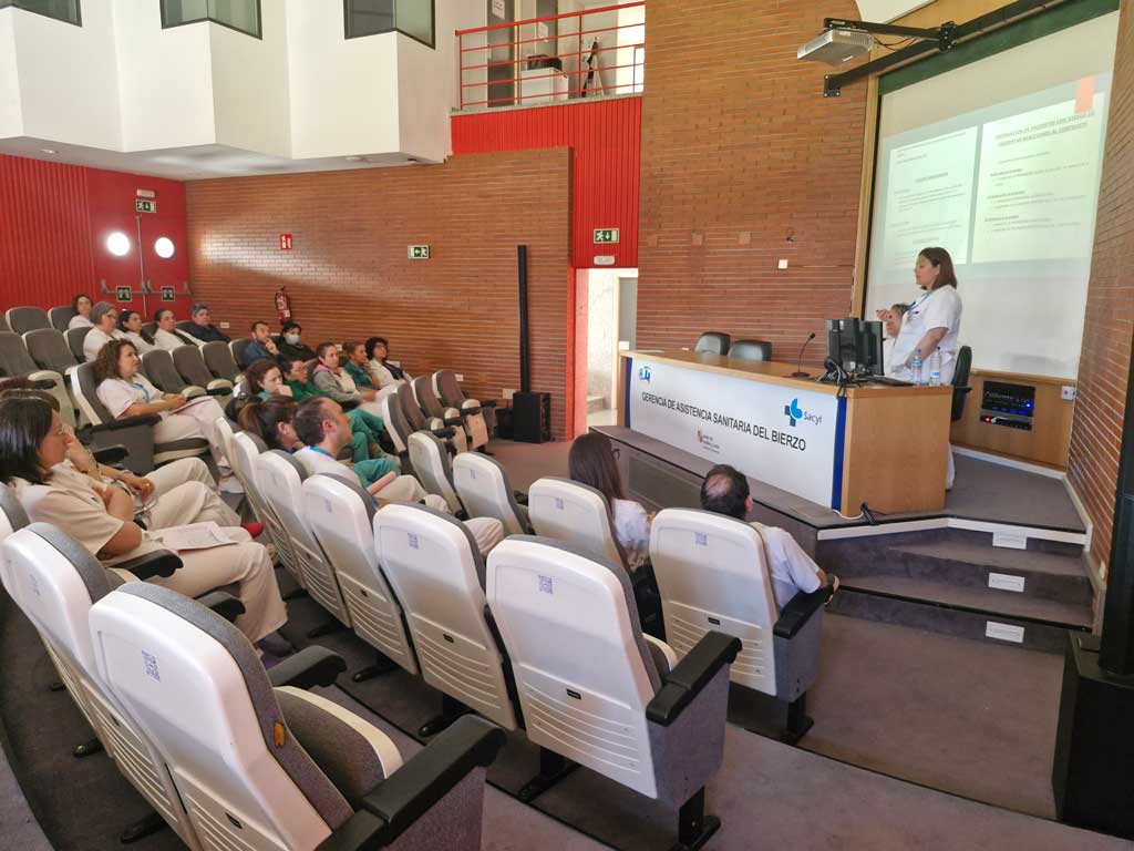 Presentación en la primera sesión general de enfermería en Gasbi