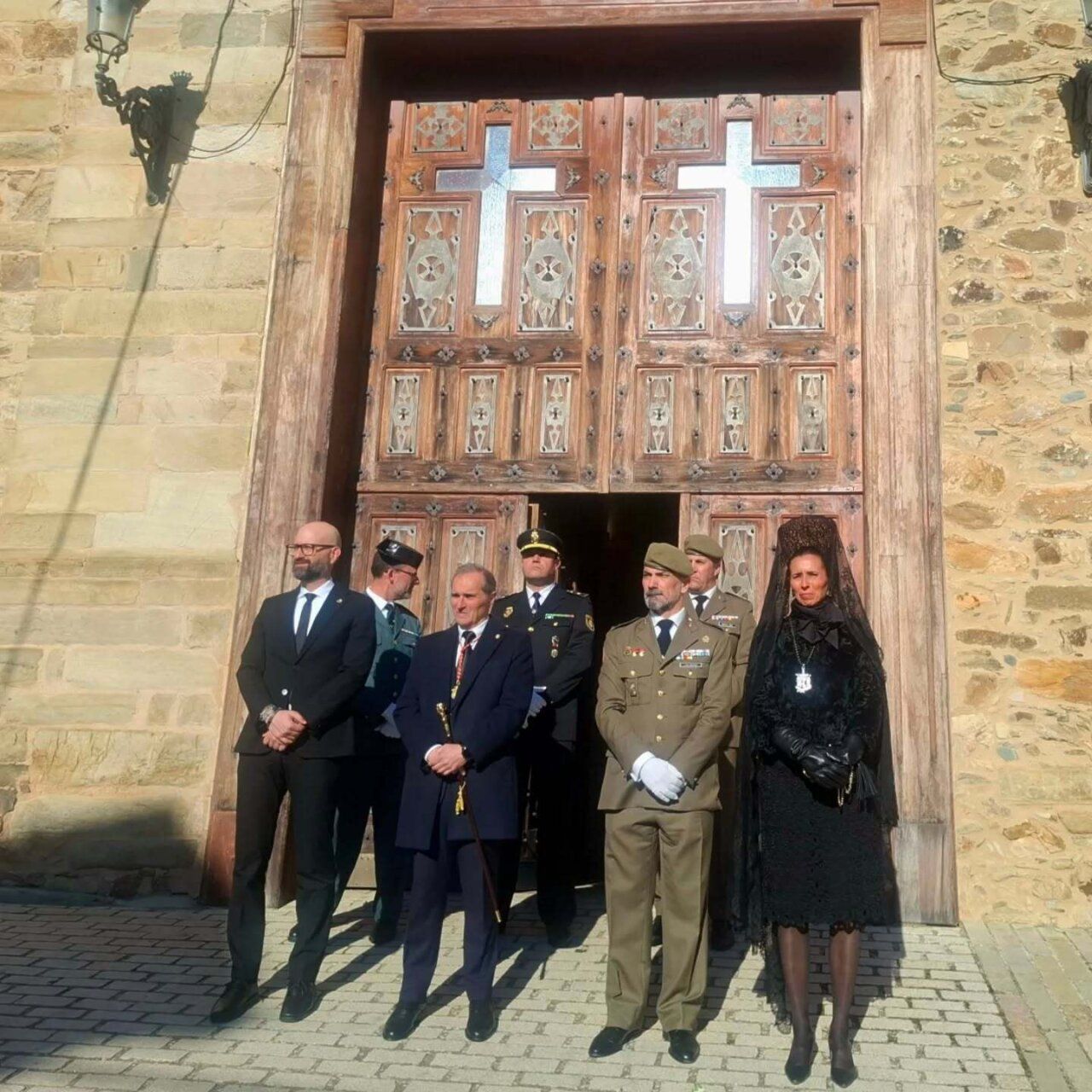 Subdelegado del Gobierno en León durante la Semana Santa en una ceremonia