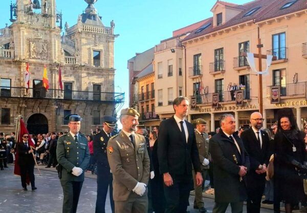 Subdelegado del Gobierno participando en la Semana Santa en León