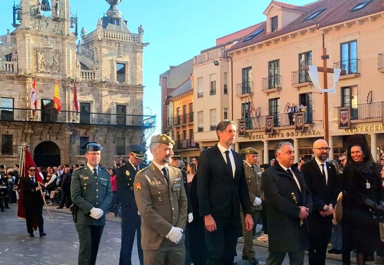 Subdelegado del Gobierno participando en la Semana Santa en León