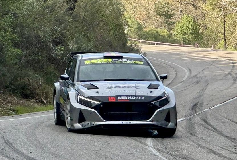 Coche de competición en la XIV Subida a Vega de Espinareda