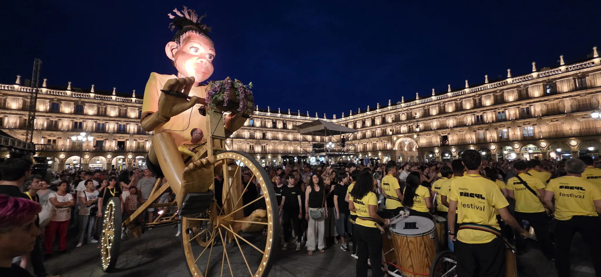 Espectáculo en la Plaza Mayor de Salamanca durante el festival FÀCYL 2026