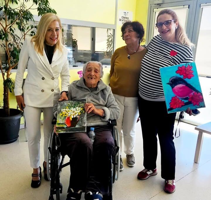 Una visita especial: Pura, la artista centenaria que inspira con su arte