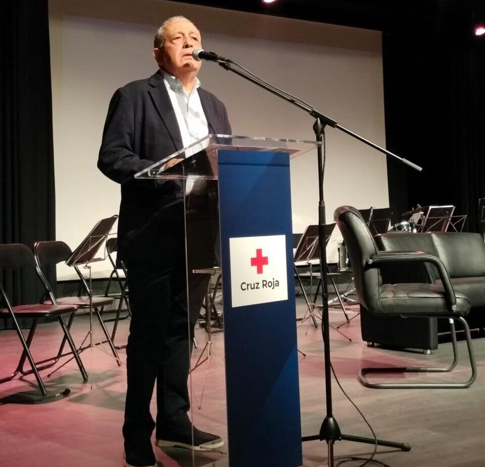 Olegario Ramón hablando en la Jornada 'Por Humanidad' de Cruz Roja en Ponferrada