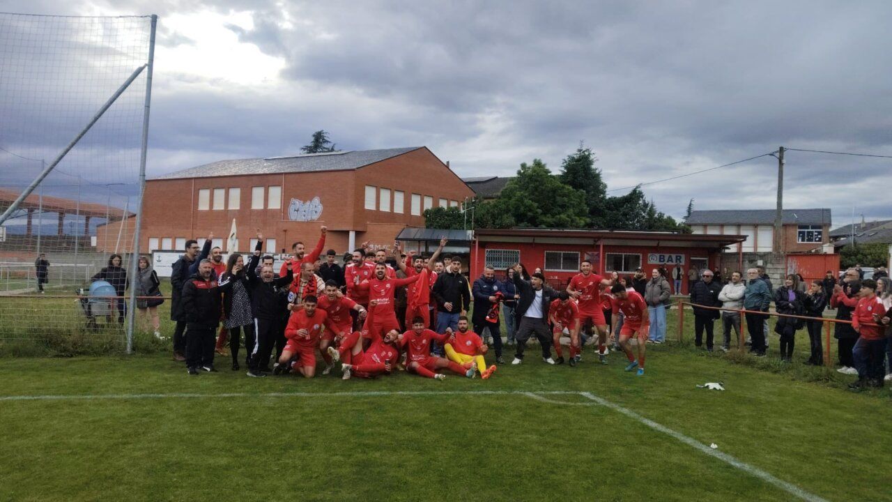Celebración del equipo C.D. Naraya tras ganar un campeonato