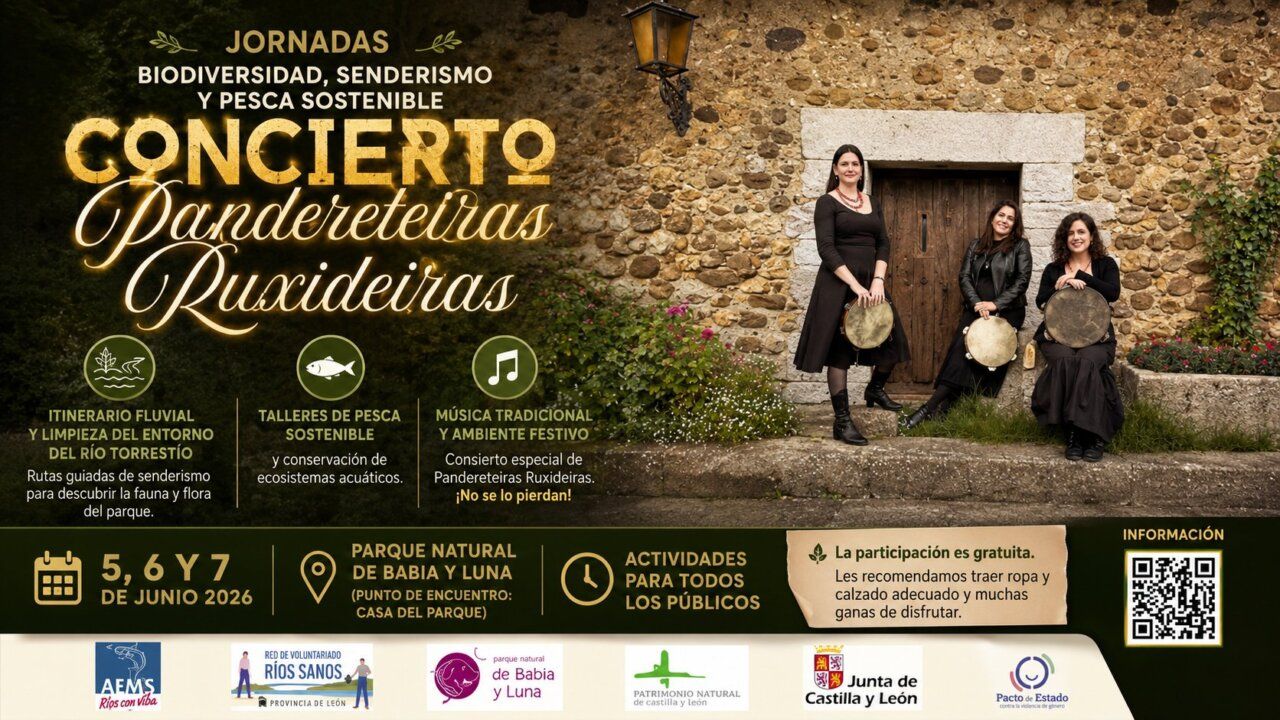 Tres mujeres con instrumentos musicales frente a la Casa del Parque Babia y Luna