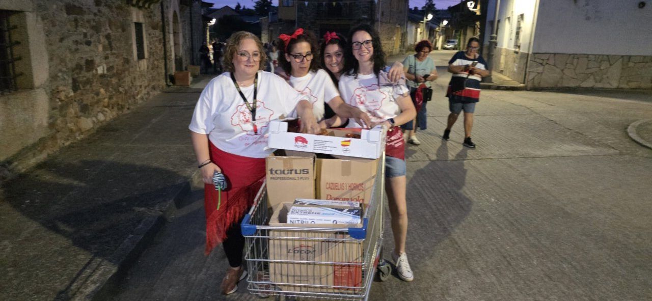 Grupo de personas disfrutando en la ronda de bodegas en Congosto