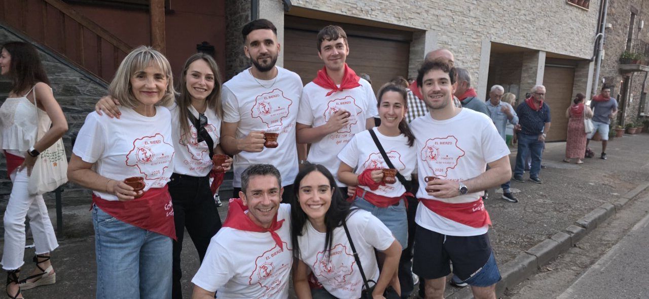 Grupo de personas disfrutando en la ronda de bodegas de Congosto