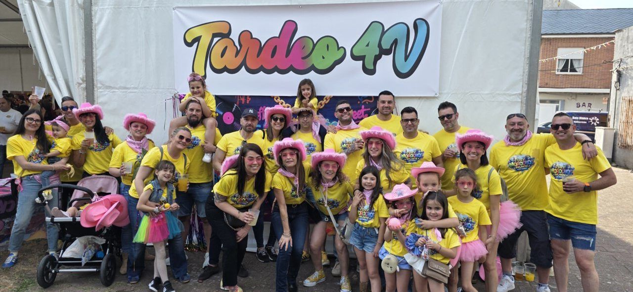 Grupo de personas celebrando en el Día de Peñas en Ponferrada