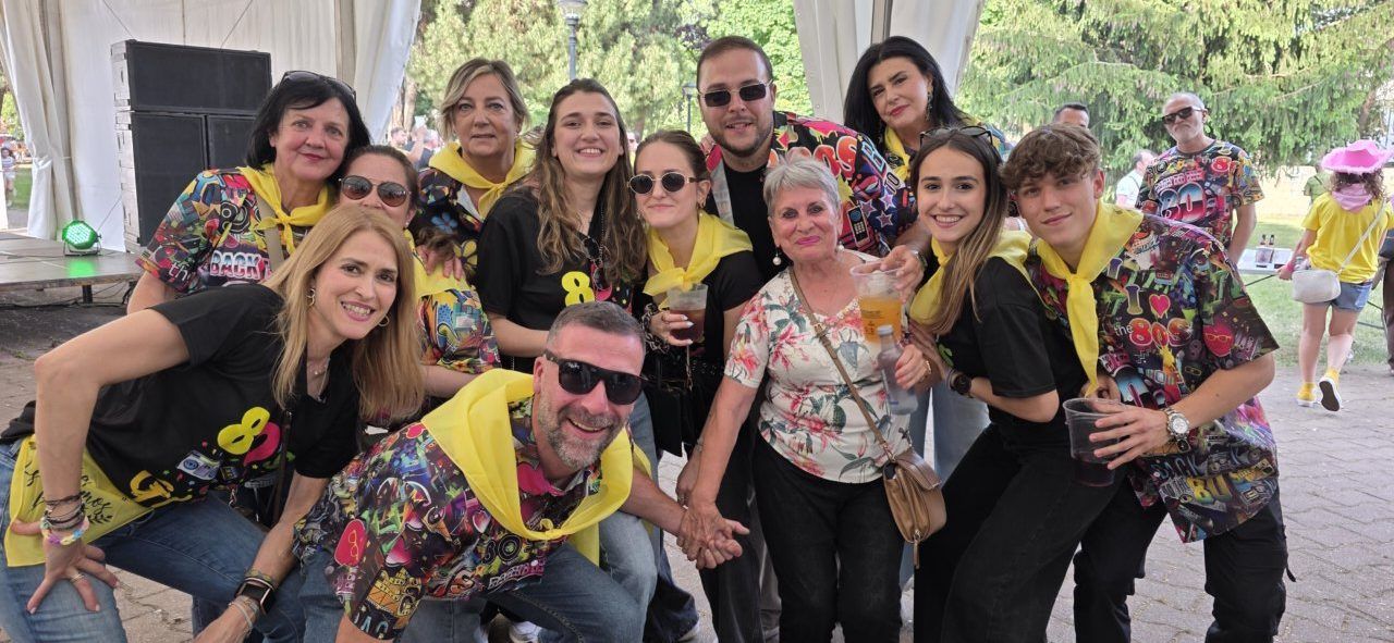 Grupo de personas disfrutando en el Día de Peñas en Ponferrada