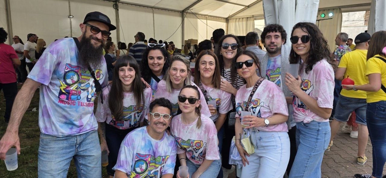 Grupo de amigos disfrutando en el Día de Peñas en Ponferrada