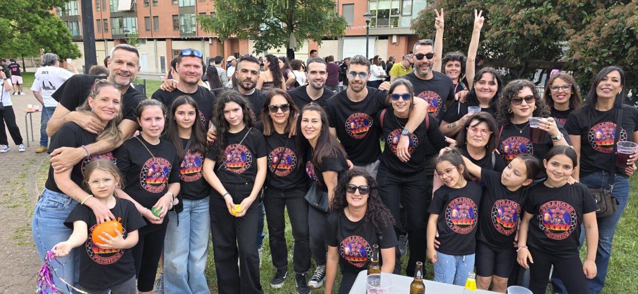 Grupo de personas disfrutando en el Día de Peñas en Ponferrada