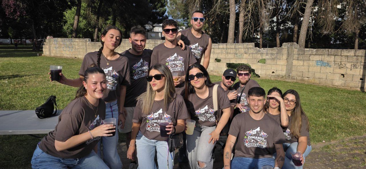 Grupo de amigos disfrutando en el Día de Peñas en Ponferrada