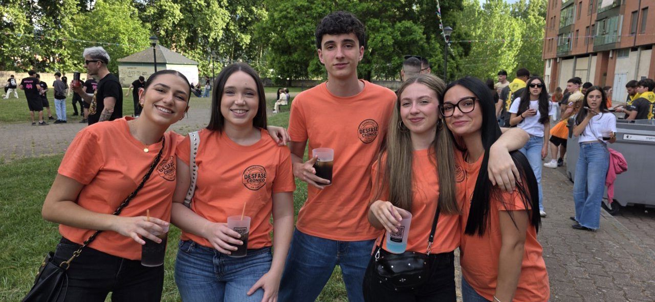 Grupo de jóvenes disfrutando en el Día de Peñas en Ponferrada