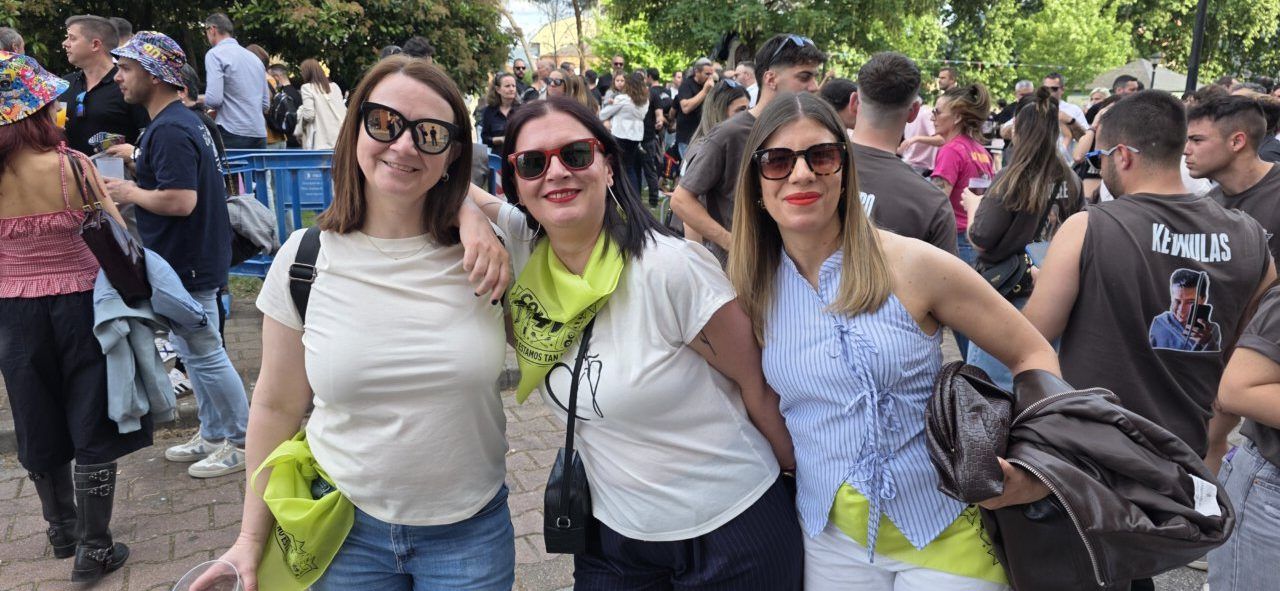 Grupo de amigas disfrutando en el Día de Peñas en Ponferrada