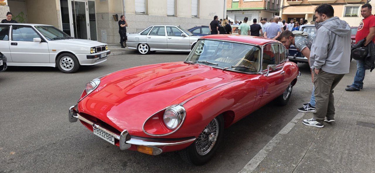 Coches clásicos en la concentración de Cuatrovientos, evento de motor