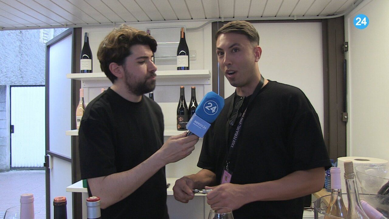 Entrevista en la Feria del Vino DO Bierzo con dos personas