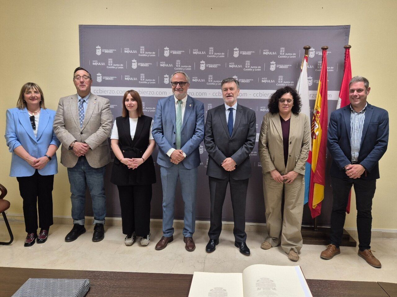 Francisco Vázquez y representantes en el Consejo Comarcal del Bierzo