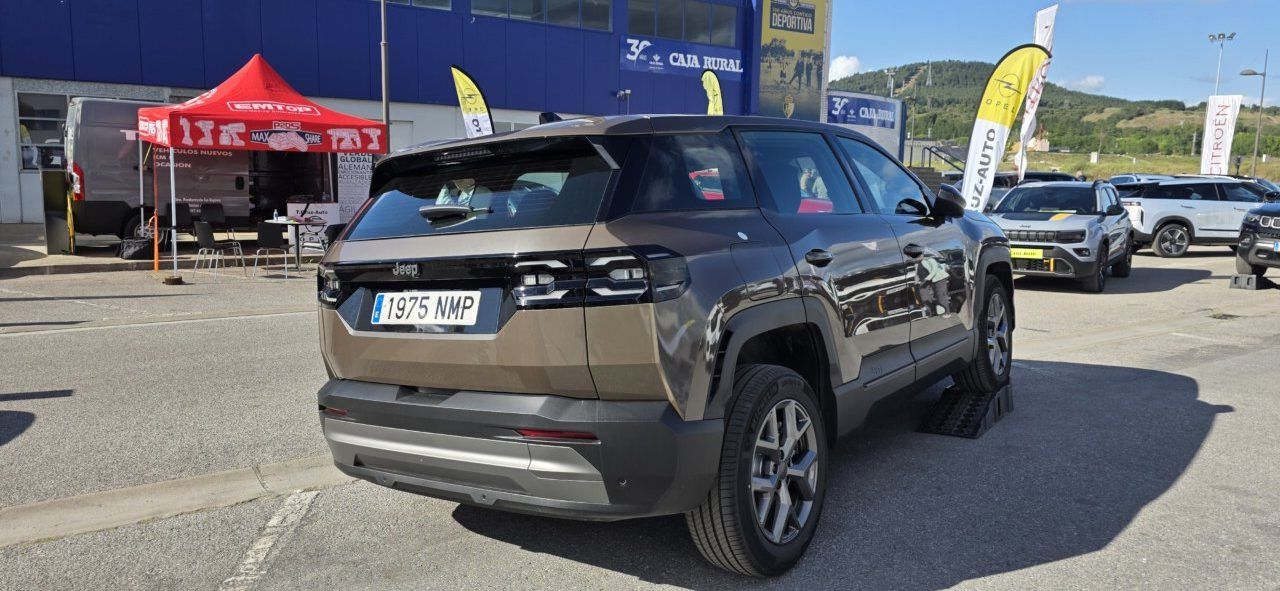 Vista trasera de un vehículo Opel en la feria Expocasión 2026.