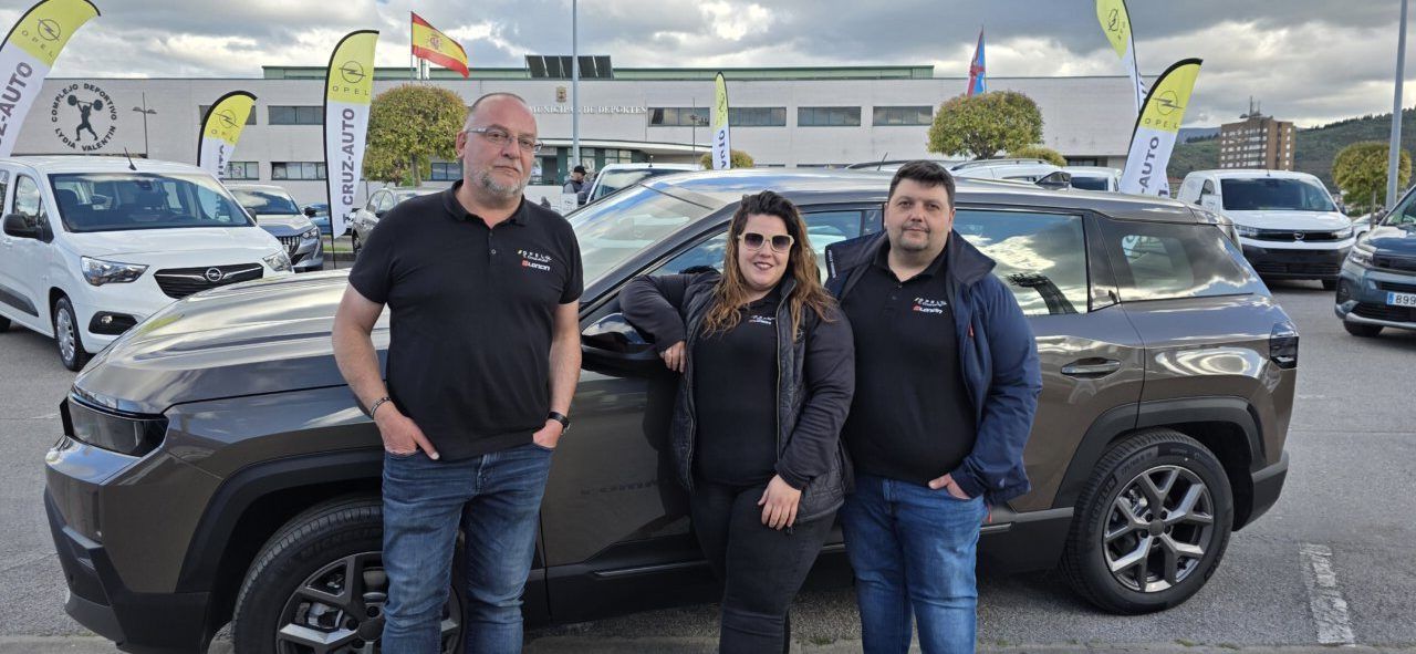 Equipo de OPEL T.Cruz-Auto en la feria Expocasión 2026 en Ponferrada