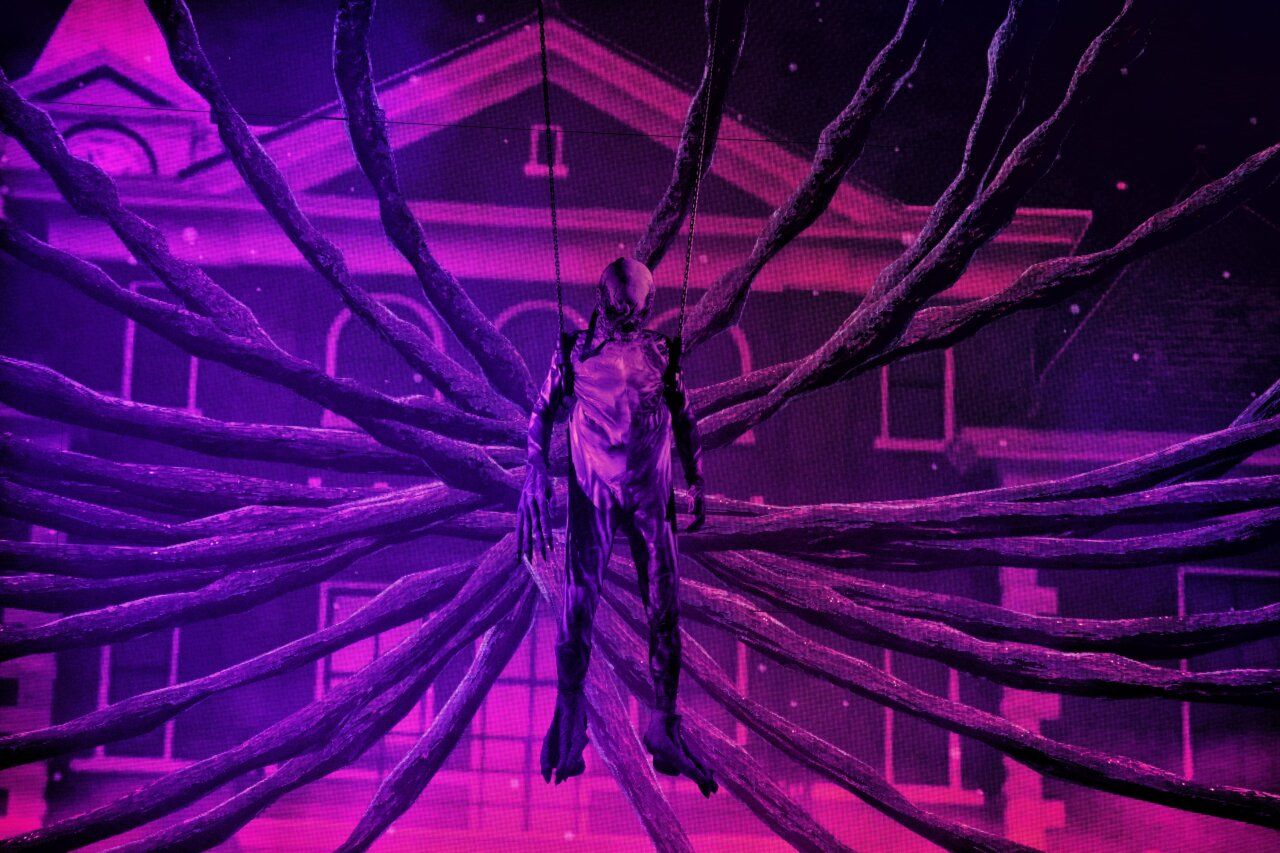 Actuación de la Orquesta La Misión en Matarrosa del Sil con efectos visuales
