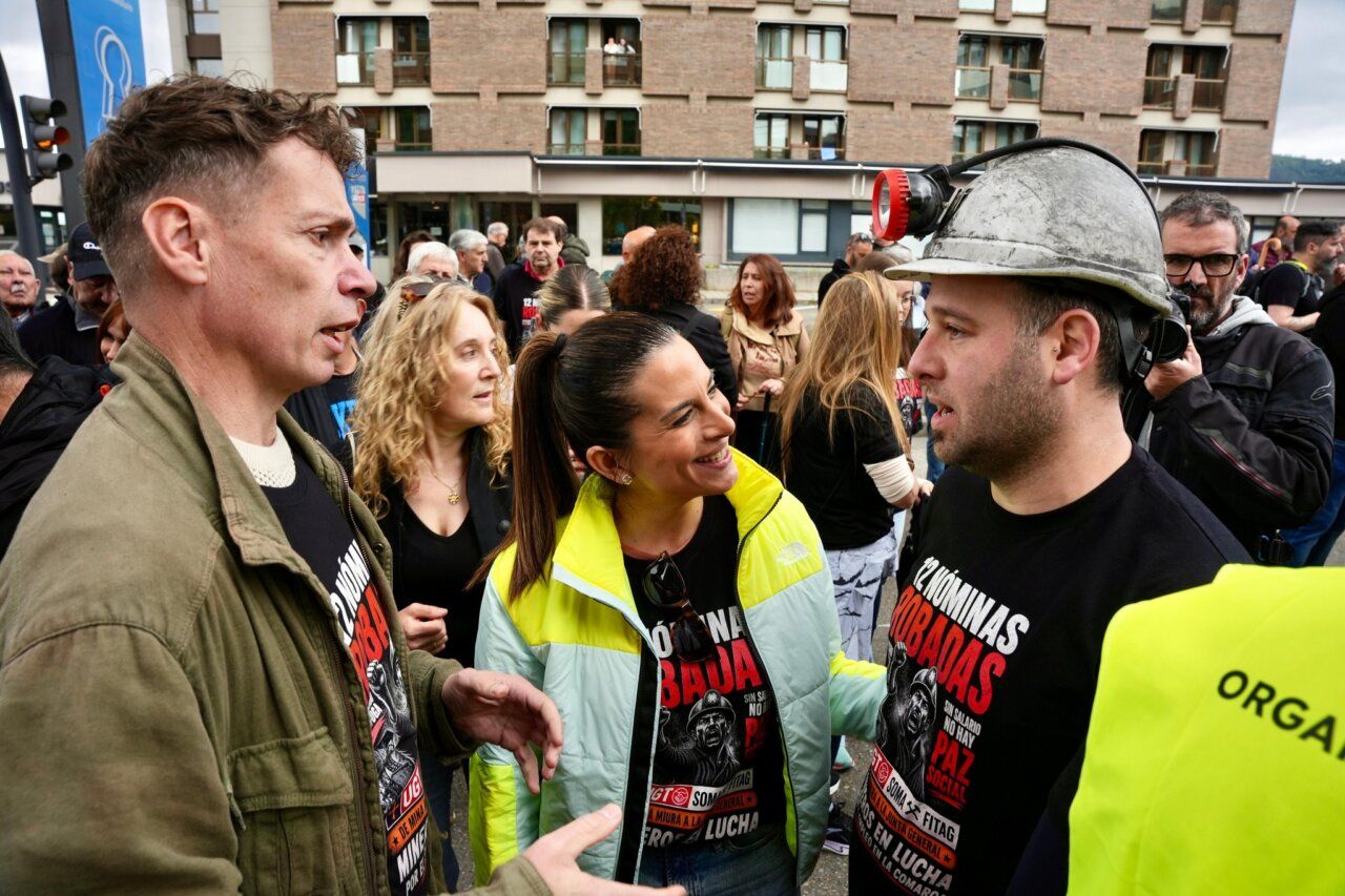 Participantes en la manifestación del PSOE de León en Oviedo apoyando a los mineros.