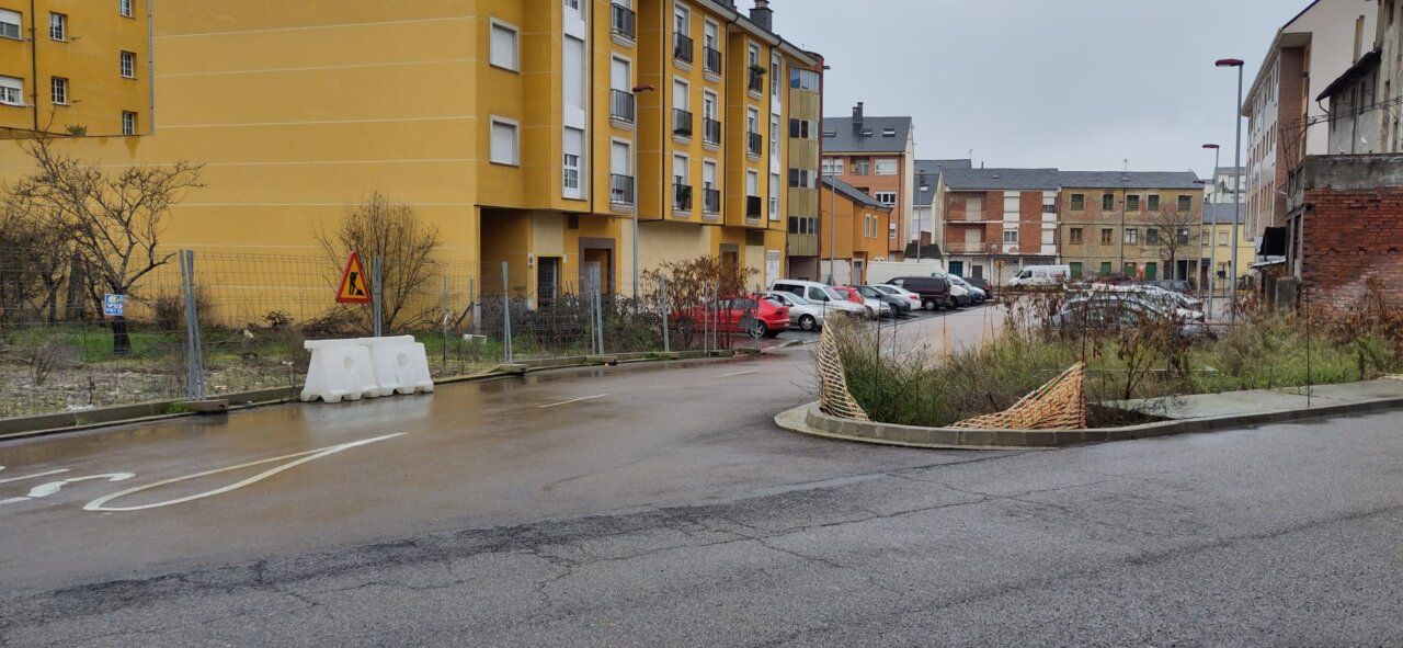 Estado de abandono en el barrio Flores del Sil en Ponferrada