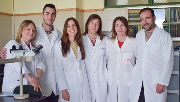 Investigadores de la Universidad de León en laboratorio de biología marina