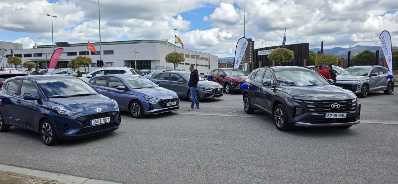 Rubén Arteaga presenta nuevos modelos de Hyundai en la feria Expocasión en Ponferrada.