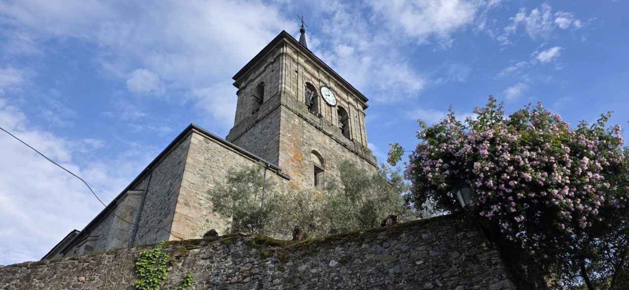 Iglesia de San Nicolás de Bari en Molinaseca durante la festividad de San Isidro Labrador