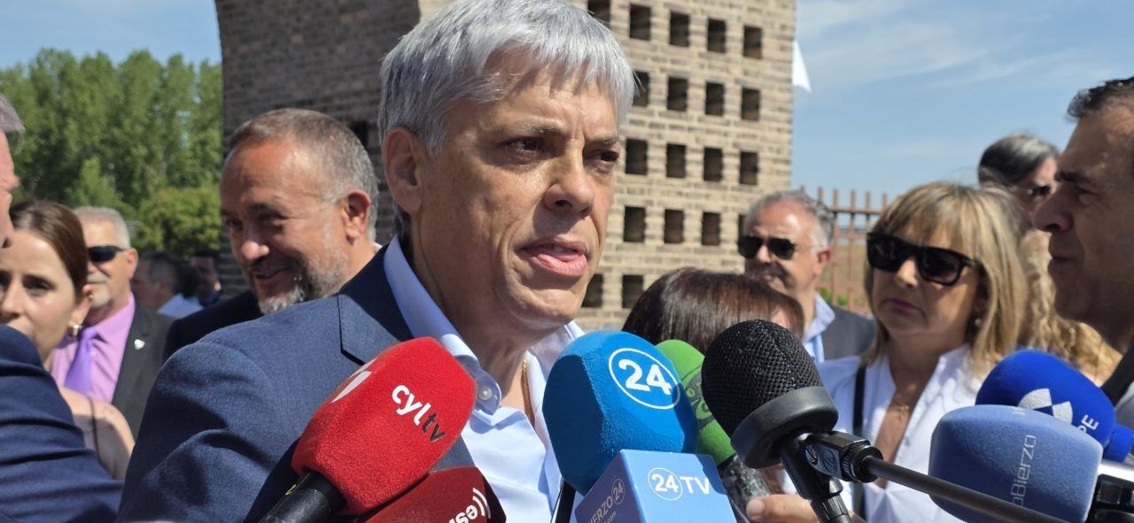 Evento de Cruz Roja sobre curso de auxiliar de comercio en León