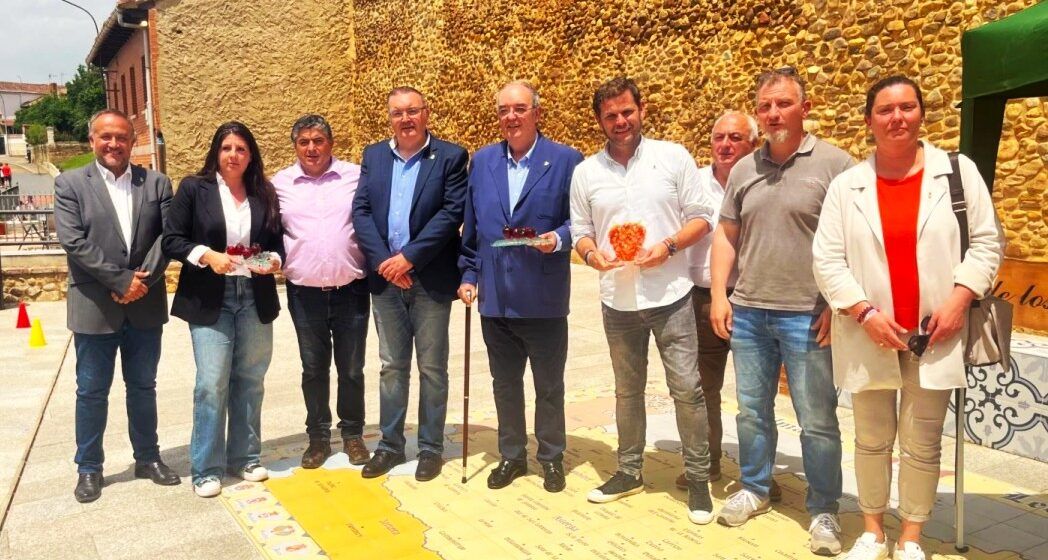 Grupo de personas en evento de la Academia Leonesa de Gastronomía