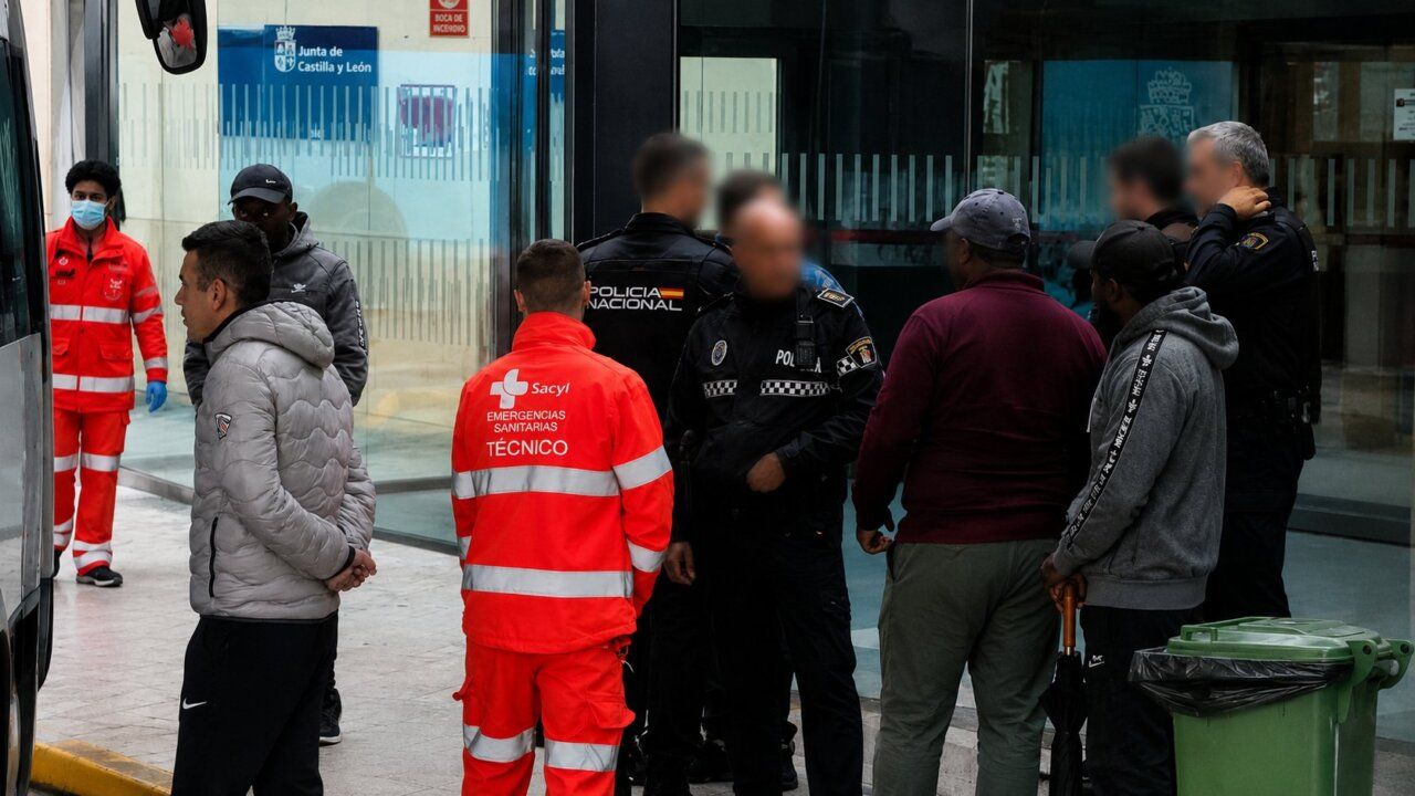 Intervención de la Policía Nacional en la estación de autobuses de Ponferrada