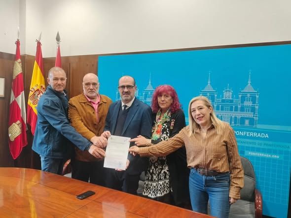 Firma de convenios en el Ayuntamiento de Ponferrada con varias asociaciones