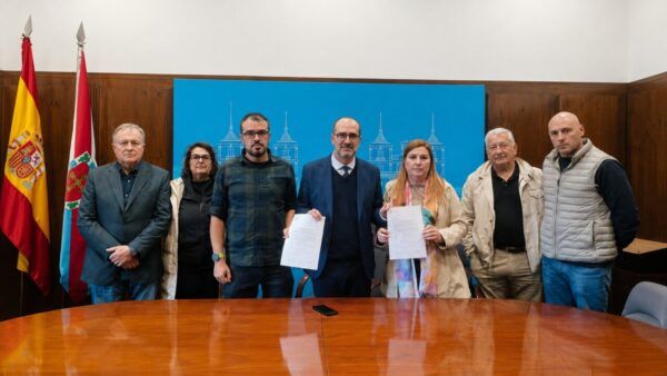 Firma de convenios en el Ayuntamiento de Ponferrada con varias asociaciones