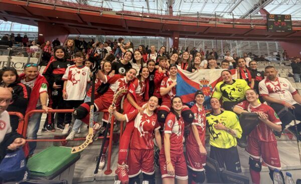 Jugadoras del Bembibre HC celebrando su victoria en cuartos de final